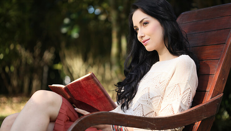 enjoy a good book in a borderless library